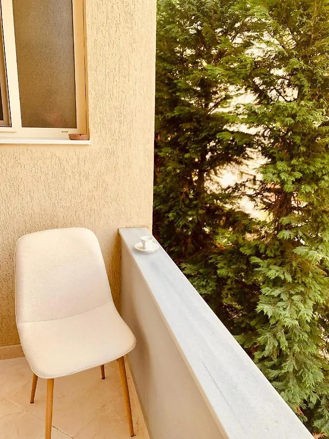 Family Tree - Quiet Area - Self Check In Aparthotel Golem