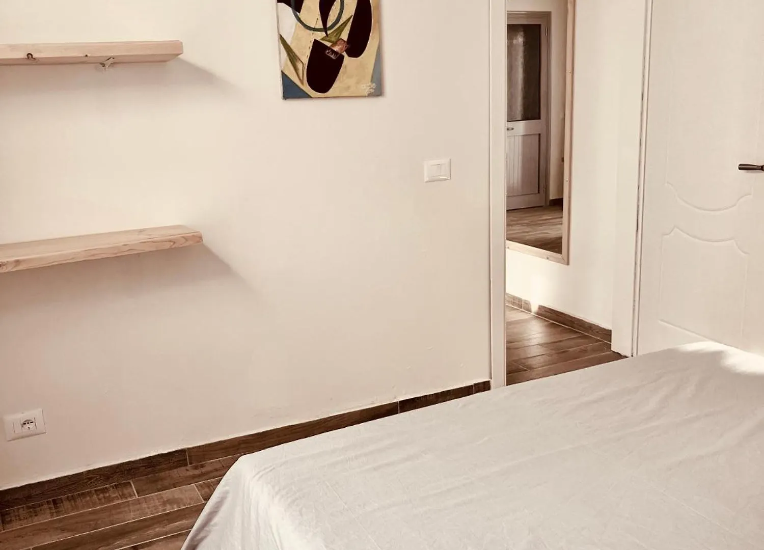 Family Tree - Quiet Area - Self Check In Aparthotel Golem
